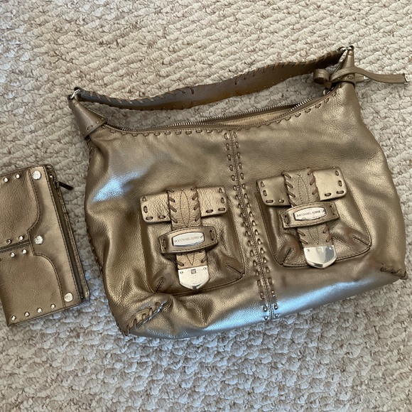 MICHAEL KORS gold purse and matching wallet - Picture 14 of 15